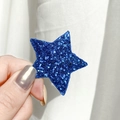 Glitzernde blaue Pailletten-Stern Haarspange für Kinder mit glänzendem Finish - Königsblauer Stern