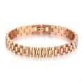 Makroaufnahme der roségoldenen Edelstahl-Gliederarmband-Textur im President-Stil - Roségold
