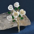 Spilla fiore dorata elegante con petali in madreperla, perle e zirconi verdi lusso - Cinque Fiori in Conchiglia