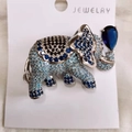 Spilla elefante di lusso con cristalli blu e base argentata per accessori donna - Blu