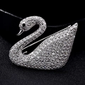 Exquisite Schwanenbrosche in Silber mit brillantweißen Zirkonia-Steinen besetzt - Schwan