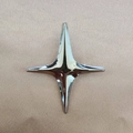 Broche de estrella de cuatro puntas plateado pulido con acabado de espejo metálico - Estrella del Norte / Plateado