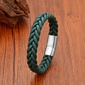 Dettaglio del bracciale in pelle intrecciata verde scuro con chiusura magnetica in acciaio - Pelle Verde Chiusura Argentata / 19cm