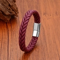 Dettaglio del bracciale in pelle intrecciata bordeaux con chiusura magnetica argento - Pelle Borgogna Chiusura Argentata / 19cm