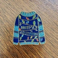 Blaue Emaille Ugly Sweater Weihnachtsbrosche mit Most Disturbing Text und bunten Lichtern - Blauer Most Disturbing-Stil / Blau