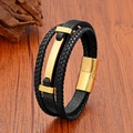Mehrlagiges geflochtenes Lederarmband für Herren mit goldenem Magnetverschluss auf Holz - 19cm / Gold