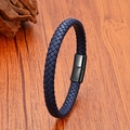 Bracelet tressé pour homme en cuir bleu marine avec fermoir magnétique noir sur bois - Tressé Bleu Foncé Avec Fermoir Noir