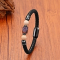 Dettaglio del bracciale in pelle intrecciata con pietre naturali e chiusura magnetica nera - Color Agata Rosso-Marrone (Stile 4) / 19cm