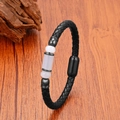 Detailansicht Herren Lederarmband mit Steinperlen und schwarzem Magnetverschluss - 19cm / Weißer Howlith Dekor (Stil 11)