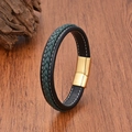 Detalle de pulsera de cuero trenzado negro y verde con cierre magnético dorado en madera - Patchwork Negro y Verde/Hebilla Dorada (Estilo 4) / 19cm