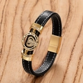 Primer plano de correa de cuero negro con costuras blancas y dije de corazón dorado brillante - 19cm / Estilo Corazón Iced Out