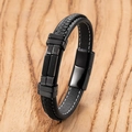 Gedetailleerde macro-opname van leertextuur en zwarte magnetische sluiting op de armband - Volledig Zwarte Metalen Blok (Stijl-E)