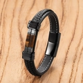 Detail van een gevlochten lederen armband met tijgeroogstenen op houten achtergrond - Bruine Tijgeroog (Stijl-F)