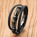 Dettaglio bracciale uomo in pelle nera a tre strati con pietre occhio di tigre e chiusura - Occhio di Tigre Giallo-Marrone (Stile-F)
