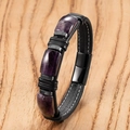 Dettaglio di un bracciale da uomo in pelle con pietre viola e chiusura magnetica - Pietra Viola Rettangolare (Stile-J)