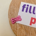 Fermaglio per cani a forma di osso, rosa con glitter dorati e clip in metallo - Magenta
