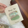 Floral print and solid light green fabric hair clips set for girls on display card - Green
