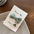 Fiocco per capelli verde oliva fatto a mano e fermaglio beige ricamato su cartoncino - Verde e Trifoglio