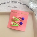 Set of 4 cute candy-colored triangle hair clips with round beads on a display card - Beaded Design / Pink and Fruit Green (Round Beads)