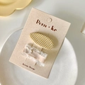 Set di fermagli per capelli in pizzo e a righe per bambine su carta beige - Cachi