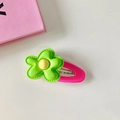 Clip de pelo con flor de colores contrastados en verde y rosa vibrante para niñas - Flor Verde Fruta
