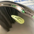 Clip de pelo de metal de 3cm en verde neón para niñas con acabado lacado suave y mate - Amarillo Claro