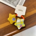 Élastique à cheveux en forme d'étoile avec motifs à carreaux jaunes et verts sur bois - Étoile à Carreaux Jaune