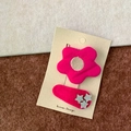 Ensemble de barrettes à fleurs et étoiles en tissu rose sur carte de design coréen - Fleur et Étoiles