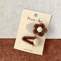 Set di fermagli per capelli con fiori in velluto marrone e pompon stile coreano - Stile Fiore E Chicco Tondo