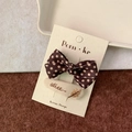 Set di fermagli per capelli a pois marroni e tessuto ricamato beige su carta - Fiocco a Pois + Goccia Ricamata