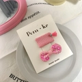 Lot de barrettes roses avec nœud floral brodé et texture tweed sur carte de support - Gland Carré + Nœud (NK733) / 2 Pièces/Ensemble