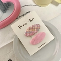 Lot de barrettes pour bébé en tweed rose et tissu texturé sur carte de présentation - Ensemble 2 Pièces Ovale (NK733) / 2 Pièces/Ensemble