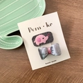 Set di fermagli fatti a mano con ricamo a forma di elefante rosa e fiocco in velluto grigio - Stile Elefante e Fiocco