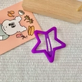 Pinza para el pelo con forma de estrella morada mate para niñas en fondo de textura - Púrpura fluorescente