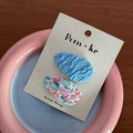 Floral print and blue pleated fabric hair clip set on a decorative ceramic plate - Blue Series