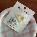 Lot de barrettes à fleurs et nœud en tulle à pois jaunes sur support blanc - Série Jaune