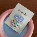 Set di fermagli per capelli con stampa floreale e tessuto ondulato viola su carta - Serie Viola