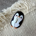 Graziosa molletta per capelli a pinguino con finitura in smalto nero e bianco su clip - Pinguino