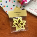 Lot de deux barrettes étoiles jaunes pailletées de 6cm sur support fait main - 6cm / Jaune clair pailleté