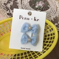 Par de pinzas para el cabello con lazo de encaje azul claro y perla en tarjeta blanca - Pinza Azul