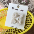 Set de dos pinzas para el pelo con lazos de encaje blanco y perlas en tarjeta - Pinza Beige