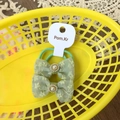 Set di due elastici per capelli con fiocco in rete verde chiaro, ricami e perle - Elastico Verde