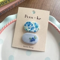 Handgemaakte haarspelden van stof met bloemen- en bosbessentextiel borduurwerk - Blauw Blauwe Bes (5466413236764)