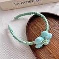 Serre-tête en tissu vert menthe avec fleur faite à la main et petites perles blanches - Bandeau à Fleurs et Perles