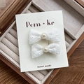 Lot de deux barrettes à cheveux en dentelle blanche avec perles sur carte - Pince à Cheveux avec Nœud en Perles