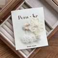 Ensemble de barrettes à fleurs en dentelle crème fait main avec perles sur carte - Barrette Fleur Dentelle