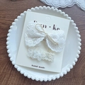 Set de barrettes en dentelle blanche avec nœud brodé et détails floraux pour filles - Barrette Nœud Deux Fleurs à Carreaux