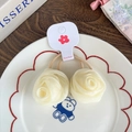 Set haarelastiekjes met crème gaasrozen en roze elastieken op een schattig bord - Geel