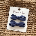 Paio di fermagli per capelli con fiocchi blu scuro in tessuto a costine su cartoncino - Set Fermagli a Fiocco / Blu scuro