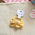 Paire de chouchous jaunes en tissu avec nœuds et broderie fleurie rose pour filles - Jaune